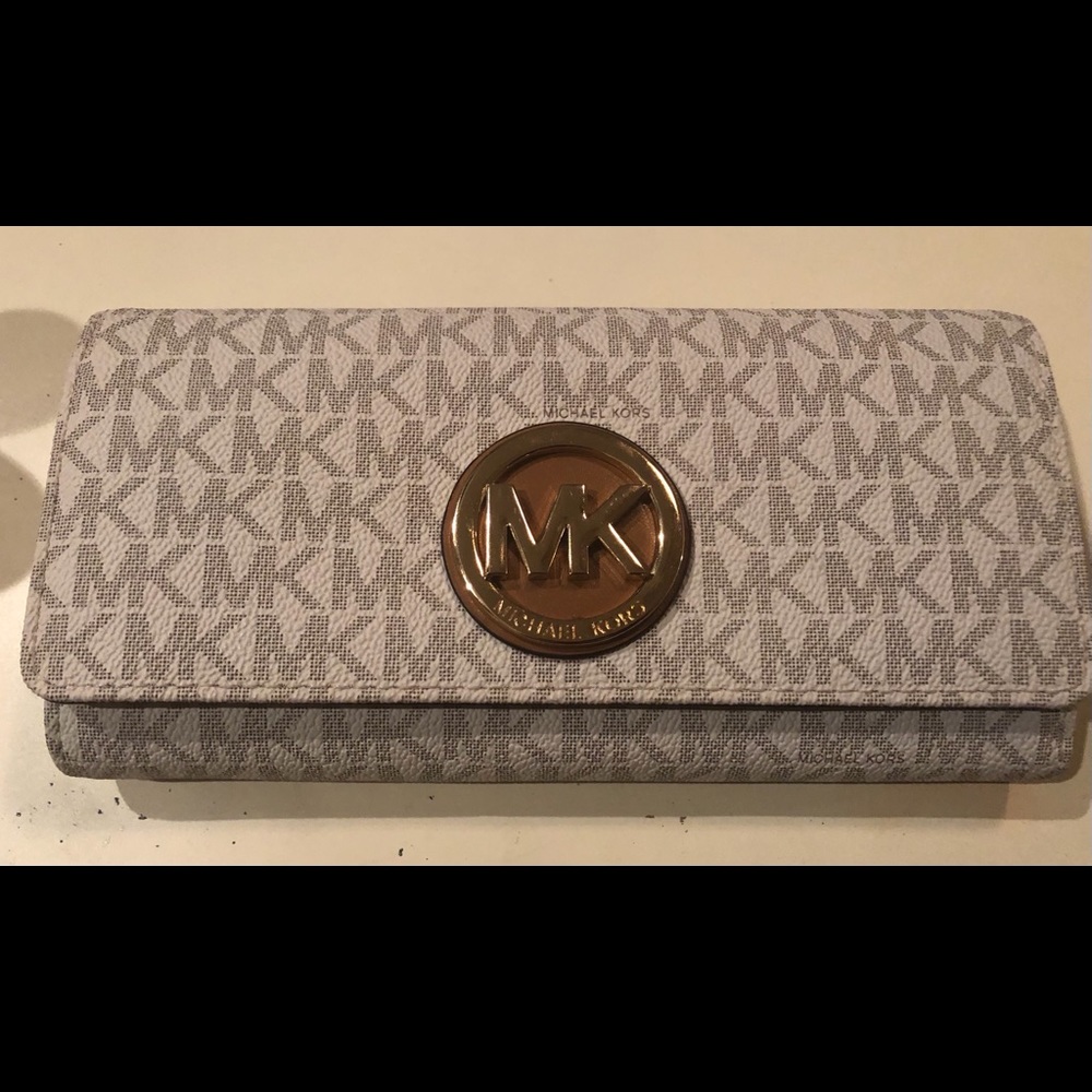 Michael Kors wallet new w/ tags.